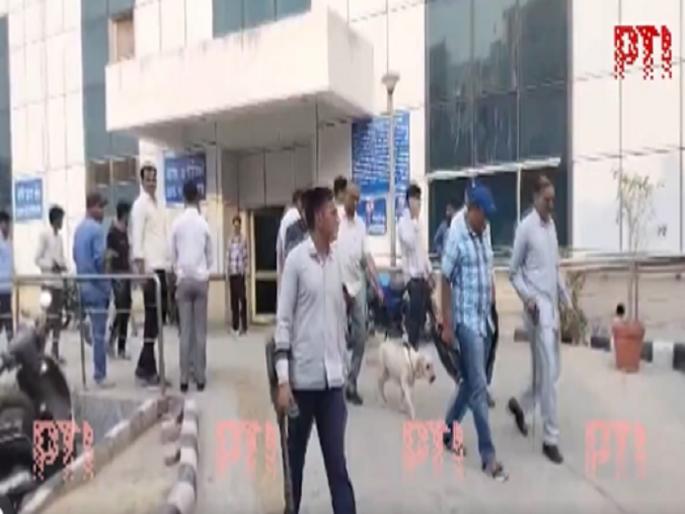 Bomb threat email received at Burari Government Hospital and Sanjay Gandhi Hospital in Mangolpuri, search operation underway, Delhi | दिल्लीतील दोन रुग्णालये आणि विमानतळ बॉम्बने उडवण्याची धमकी, तपास सुरू Bomb threat email received at Burari Government Hospital and Sanjay Gandhi Hospital in Mangolpuri, search operation underway, Delhi | दिल्लीतील दोन रुग्णालये आणि विमानतळ बॉम्बने उडवण्याची धमकी, तपास सुरू