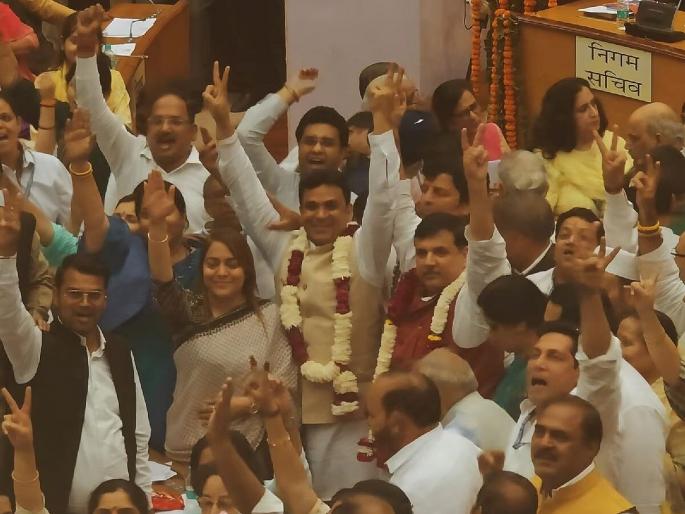 BJP's candidate for Delhi Mayor lost by just 3 votes; aap Candidate mahesh Khinchi Power municipal corporation | दिल्ली महापौरपदासाठी भाजपचा उमेदवार अवघ्या ३ मतांनी हरला; आपची महापालिकेवर सत्ता BJP's candidate for Delhi Mayor lost by just 3 votes; aap Candidate mahesh Khinchi Power municipal corporation | दिल्ली महापौरपदासाठी भाजपचा उमेदवार अवघ्या ३ मतांनी हरला; आपची महापालिकेवर सत्ता