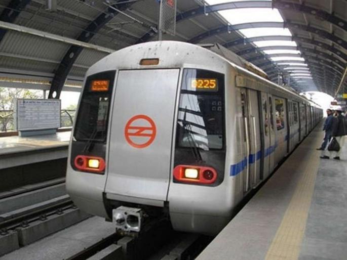 couple involving in an intimate act at delhi metro station video landed on a porn site | दिल्ली मेट्रोतला सीसीटीव्हीत रेकॉर्ड केलेला अश्लील व्हिडीओ व्हायरल couple involving in an intimate act at delhi metro station video landed on a porn site | दिल्ली मेट्रोतला सीसीटीव्हीत रेकॉर्ड केलेला अश्लील व्हिडीओ व्हायरल