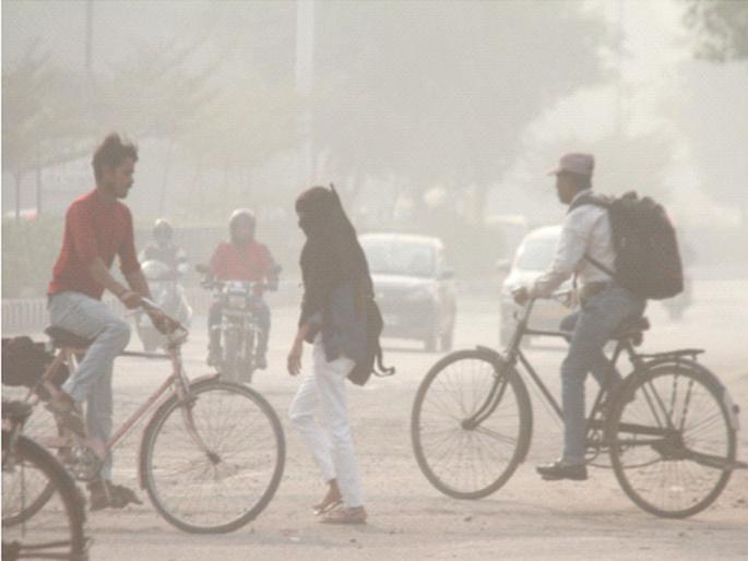 New Delhi became a gas chamber; poisonous air made it difficult to breathe | नवी दिल्लीचे झाले गॅस चेंबर; विषारी हवेमुळे श्वास कोंडला New Delhi became a gas chamber; poisonous air made it difficult to breathe | नवी दिल्लीचे झाले गॅस चेंबर; विषारी हवेमुळे श्वास कोंडला