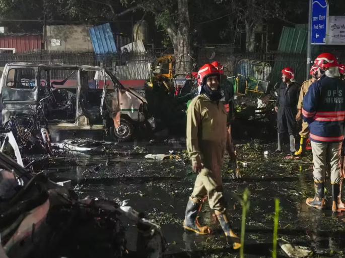 Delhi blast suicide attack? Information is emerging, police register case | दिल्लीतील स्फोट हा आत्मघाती हल्ला? समोर येतेय अशी माहिती, पोलिसांकडून गुन्हा दाखल