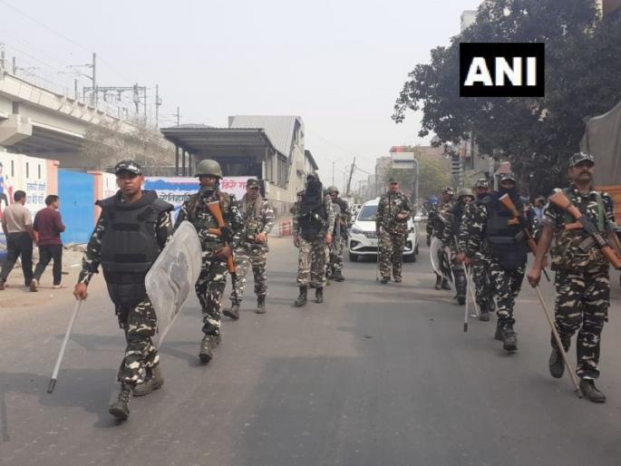 Delhi Violence News central goverment strict on delhi riots 20 are dead SSS | Delhi Violence : हिंसाचार रोखण्यासाठी सरकार कठोर पावले उचलण्याच्या तयारीत, आगडोंबात 20 जणांचा मृत्यू Delhi Violence News central goverment strict on delhi riots 20 are dead SSS | Delhi Violence : हिंसाचार रोखण्यासाठी सरकार कठोर पावले उचलण्याच्या तयारीत, आगडोंबात 20 जणांचा मृत्यू