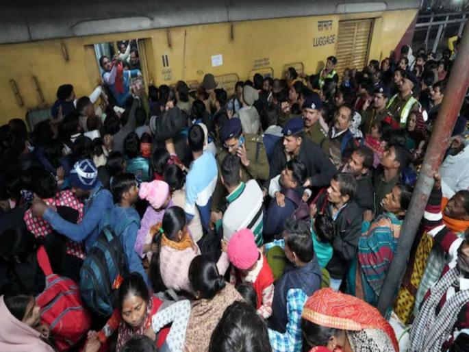 Supreme Court dismisses petition filed regarding stampede incident at New Delhi railway station | २०० लोकांचा मृत्यू झाल्याचा काही पुरावा आहे का?; दिल्लीतील चेंगराचेंगरी प्रकरणी सुप्रीम कोर्टाचा थेट सवाल Supreme Court dismisses petition filed regarding stampede incident at New Delhi railway station | २०० लोकांचा मृत्यू झाल्याचा काही पुरावा आहे का?; दिल्लीतील चेंगराचेंगरी प्रकरणी सुप्रीम कोर्टाचा थेट सवाल