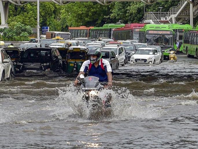 Heavy rains started in Delhi when the flood of Yamuna did not recede; The situation will worsen | यमुनेचा पूर ओसरला नाही तोवर दिल्लीत मुसळधार पाऊस सुरु; परिस्थिती बिघडणार Heavy rains started in Delhi when the flood of Yamuna did not recede; The situation will worsen | यमुनेचा पूर ओसरला नाही तोवर दिल्लीत मुसळधार पाऊस सुरु; परिस्थिती बिघडणार