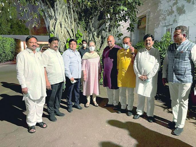 Maharashtra Congress MLAs meet party chief Sonia, complain against state leadership | काँग्रेसच्या मंत्र्यांचे परफॉर्मन्स ऑडिट करा; आमदारांची सोनिया गांधीकडे तक्रार Maharashtra Congress MLAs meet party chief Sonia, complain against state leadership | काँग्रेसच्या मंत्र्यांचे परफॉर्मन्स ऑडिट करा; आमदारांची सोनिया गांधीकडे तक्रार