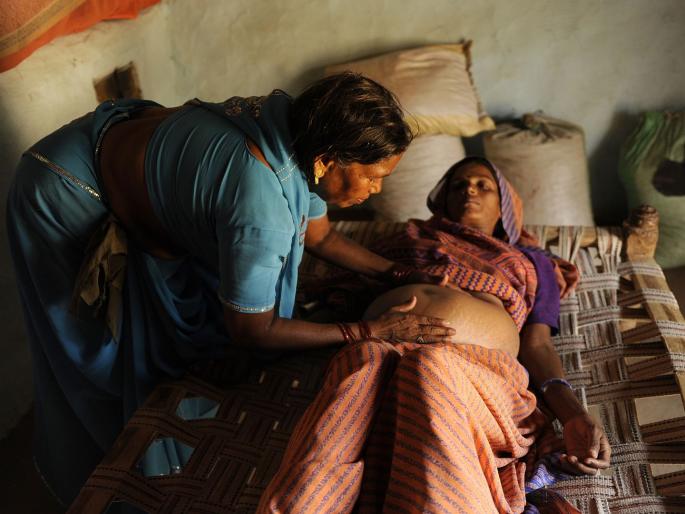 There are still ten thousand at risk in the state | राज्यात अजूनही दहा हजारांवर जोखमीच्या प्रसूती There are still ten thousand at risk in the state | राज्यात अजूनही दहा हजारांवर जोखमीच्या प्रसूती