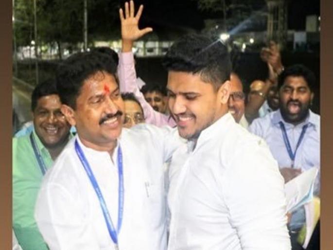 Conspiracy to end father's political career | वडिलांची राजकीय कारकिर्द संपविण्यासाठी छळाचा कट Conspiracy to end father's political career | वडिलांची राजकीय कारकिर्द संपविण्यासाठी छळाचा कट
