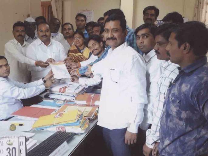 Start CCI's Cotton Shopping Center in Buldana district | बुलडाणा जिल्ह्यात सी.सी.आयचे कापूस खरेदी केंद्र सुरु करा Start CCI's Cotton Shopping Center in Buldana district | बुलडाणा जिल्ह्यात सी.सी.आयचे कापूस खरेदी केंद्र सुरु करा