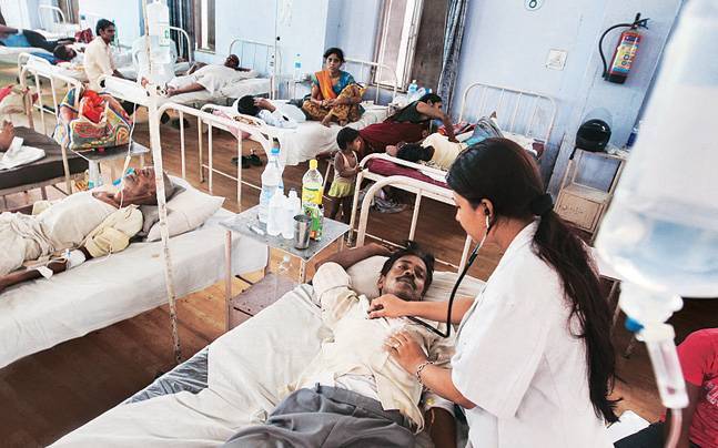 Appointment of Bharari squad in Solapur; Looting of patients by private hospitals will stop | सोलापुरात भरारी पथकाची नियुक्ती; खासगी रुग्णालयांकडून होणारी रूग्णांची लूट थांबणार Appointment of Bharari squad in Solapur; Looting of patients by private hospitals will stop | सोलापुरात भरारी पथकाची नियुक्ती; खासगी रुग्णालयांकडून होणारी रूग्णांची लूट थांबणार