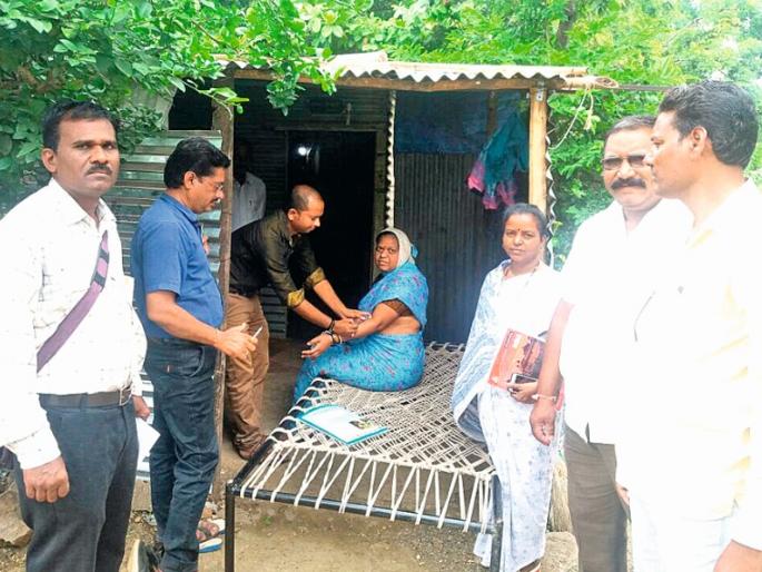 Be careful! Dangerous condition of Pandharpur, 13,500 household water stock inspections | सावधान ! पंढरपूरात डेंग्युसदृश परिस्थिती, १३,५०० घरातील पाण्याच्या साठ्यांची तपासणी Be careful! Dangerous condition of Pandharpur, 13,500 household water stock inspections | सावधान ! पंढरपूरात डेंग्युसदृश परिस्थिती, १३,५०० घरातील पाण्याच्या साठ्यांची तपासणी