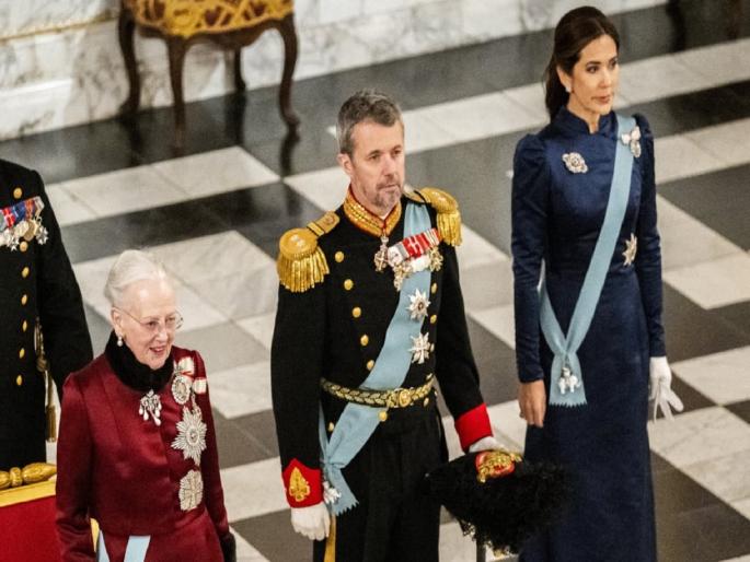 Denmark's Queen Margrethe signs historic abdication. Her son becomes king | ९०० वर्षांत प्रथमच घडले, मुलासाठी सिंहासन सोडले Denmark's Queen Margrethe signs historic abdication. Her son becomes king | ९०० वर्षांत प्रथमच घडले, मुलासाठी सिंहासन सोडले