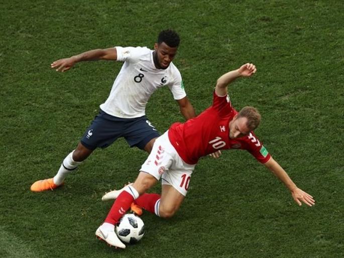 FIFA Football World Cup 2018 denmark vs france | FIFA World Cup 2018: फ्रान्स वि. डेन्मार्क सामना गोलशून्य बरोबरीत; दोन्ही संघ बाद फेरीत
