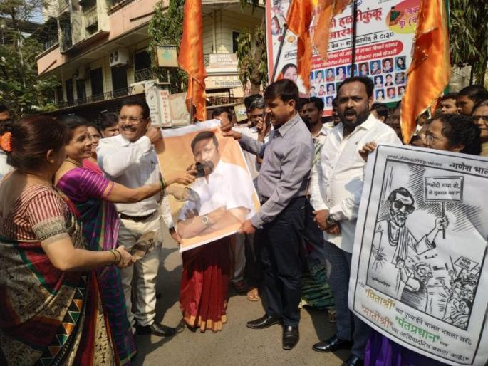 shiv sena agitation in dombivali against ashish shelar | आशिष शेलार यांच्याविरोधात शिवसेनेचे 'चप्पल मारो आंदोलन'  shiv sena agitation in dombivali against ashish shelar | आशिष शेलार यांच्याविरोधात शिवसेनेचे 'चप्पल मारो आंदोलन'