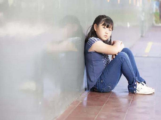 Not going to school can be because of anxiety in child says research | 'या' कारणामुळे मुलं शाळेत न जाण्यासाठी कारणं शोधत असतात! Not going to school can be because of anxiety in child says research | 'या' कारणामुळे मुलं शाळेत न जाण्यासाठी कारणं शोधत असतात!