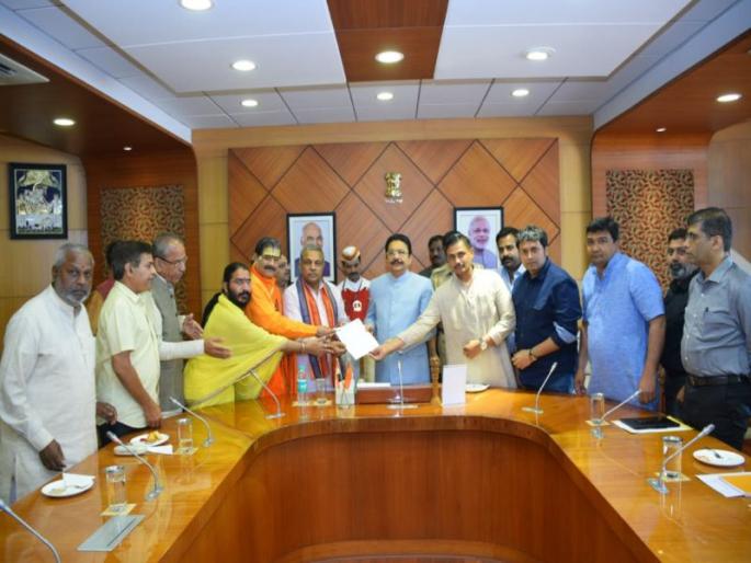 Saints took a meeting with the Governor for Ram Mandir | राम मंदिरासाठी संतांनी घेतली राज्यपालांची भेट Saints took a meeting with the Governor for Ram Mandir | राम मंदिरासाठी संतांनी घेतली राज्यपालांची भेट