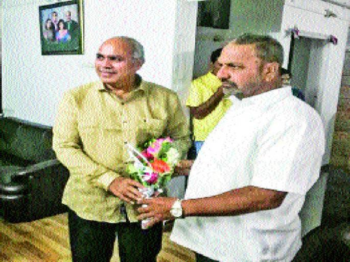 Sumatte's criticism is 'pointless'; It is wrong to say that literature is not known - Laxmikant Deshmukh | सुमारतेची टीका ‘निरर्थक’ , साहित्य माहित नाही म्हणून बोलणे चुकीचे - लक्ष्मीकांत देशमुख Sumatte's criticism is 'pointless'; It is wrong to say that literature is not known - Laxmikant Deshmukh | सुमारतेची टीका ‘निरर्थक’ , साहित्य माहित नाही म्हणून बोलणे चुकीचे - लक्ष्मीकांत देशमुख