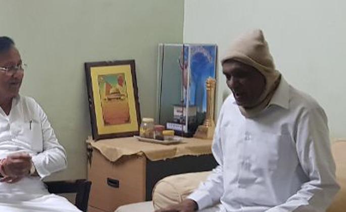 Vijayadad met Ganpatrao Deshmukh twice in fifteen days | विजयदादांनी पंधरा दिवसांत दोनदा घेतली गणपतराव देशमुख यांची भेट Vijayadad met Ganpatrao Deshmukh twice in fifteen days | विजयदादांनी पंधरा दिवसांत दोनदा घेतली गणपतराव देशमुख यांची भेट