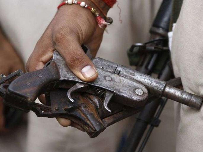 Jalgaon becomes hub of desi katta smuggling | गावठी पिस्तूल हवेत, तर या जळगावला! Jalgaon becomes hub of desi katta smuggling | गावठी पिस्तूल हवेत, तर या जळगावला!