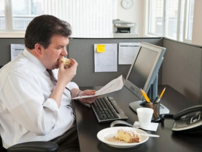 How can i stay in shape with a desk job | डेस्क जॉब करताय?; वाढत्या वजनाकडे करू नका दुर्लक्षं, करा 'हे' उपाय How can i stay in shape with a desk job | डेस्क जॉब करताय?; वाढत्या वजनाकडे करू नका दुर्लक्षं, करा 'हे' उपाय