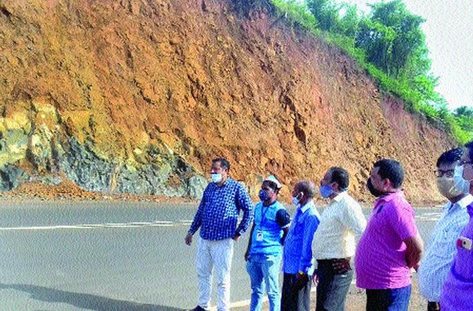 Dangerous pain on Mumbai-Goa highway will be removed | मुंबई-गोवा महामार्गावरील धोकादायक दरड हटविणार Dangerous pain on Mumbai-Goa highway will be removed | मुंबई-गोवा महामार्गावरील धोकादायक दरड हटविणार