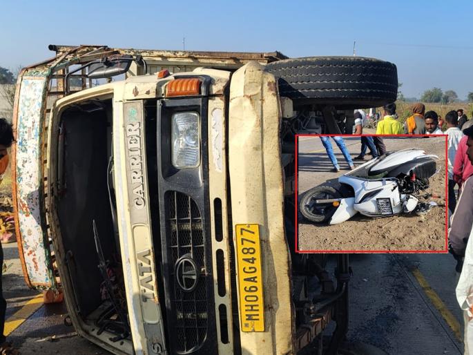 Terrible accident on Rajur-Deulgaon Raja highway, one killed on the spot, 30 seriously injured | राजूर-देऊळगाव राजा महामार्गावर भीषण अपघात; एक जागीच ठार, ३० जण गंभीर जखमी Terrible accident on Rajur-Deulgaon Raja highway, one killed on the spot, 30 seriously injured | राजूर-देऊळगाव राजा महामार्गावर भीषण अपघात; एक जागीच ठार, ३० जण गंभीर जखमी