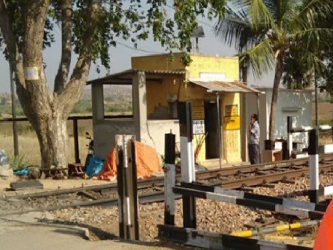 deur railway gate will remain closed for two days on the Pune Miraj railway line for track maintenance and inspection | Satara: देऊर रेल्वे गेट दोन दिवस राहणार बंद; वाहतूक व्यवस्थेत केले बदल deur railway gate will remain closed for two days on the Pune Miraj railway line for track maintenance and inspection | Satara: देऊर रेल्वे गेट दोन दिवस राहणार बंद; वाहतूक व्यवस्थेत केले बदल