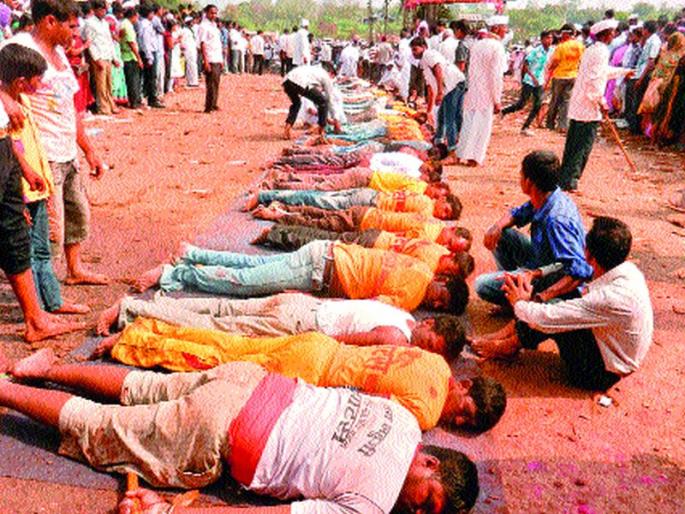 Battle of Dev-Ganavas koalali Bhanobachi | कोयाळी भानोबाची येथे रंगले देव-दानवांचे युद्ध Battle of Dev-Ganavas koalali Bhanobachi | कोयाळी भानोबाची येथे रंगले देव-दानवांचे युद्ध