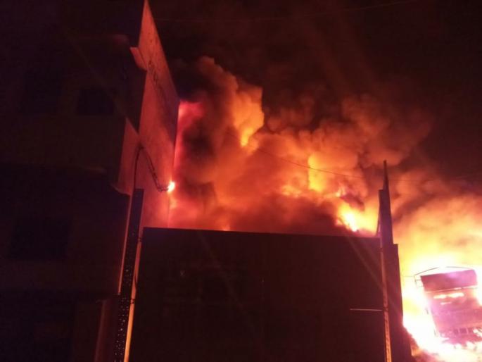Pune: Fire Took place at Devachi Urali | पुणे : देवाची उरळी येथे प्लास्टिकच्या गोदामात अग्नितांडव, आग विझवण्याचे शर्थीचे प्रयत्न सुरू Pune: Fire Took place at Devachi Urali | पुणे : देवाची उरळी येथे प्लास्टिकच्या गोदामात अग्नितांडव, आग विझवण्याचे शर्थीचे प्रयत्न सुरू