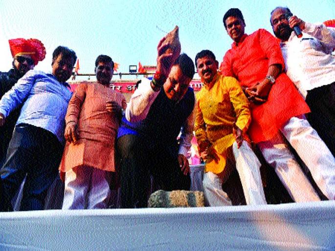 Women should take a serious look at the oppression | महिला अत्याचारांकडे गांभीर्याने पाहावे