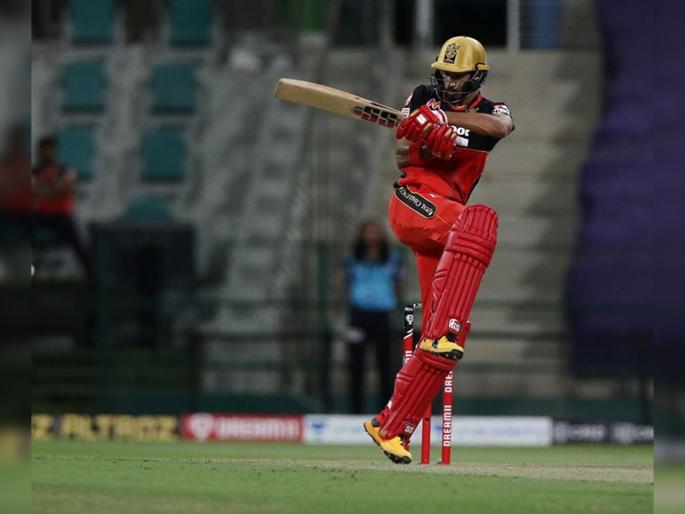 RCB vs MI Latest News : Royal Challengers Bangalore score 164 runs in 20 overs; 74 runs score by Devdutt Padikkal  | RCB vs MI Latest News : देवदत्त पडीक्कलची दमदार खेळी, पण मुंबई इंडियन्सचे कमबॅक