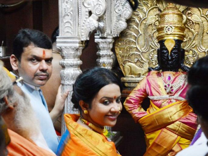 Due to the denial of Chief Minister, they received 'Vatthal Puja' | मुख्यमंत्र्यांच्या नकारामुळे 'यांना' मिळाला विठ्ठलाच्या पूजेचा मान Due to the denial of Chief Minister, they received 'Vatthal Puja' | मुख्यमंत्र्यांच्या नकारामुळे 'यांना' मिळाला विठ्ठलाच्या पूजेचा मान