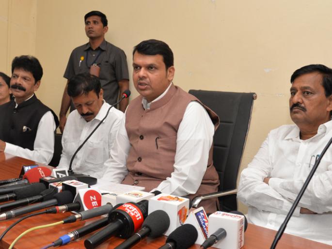 Notices to the bank officials absent at Chief Minister's review meeting | मुख्यमंत्र्याच्या आढावा बैठकीला गैरहजर राहणाºया बँकेच्या अधिकाºयांना नोटीसा Notices to the bank officials absent at Chief Minister's review meeting | मुख्यमंत्र्याच्या आढावा बैठकीला गैरहजर राहणाºया बँकेच्या अधिकाºयांना नोटीसा