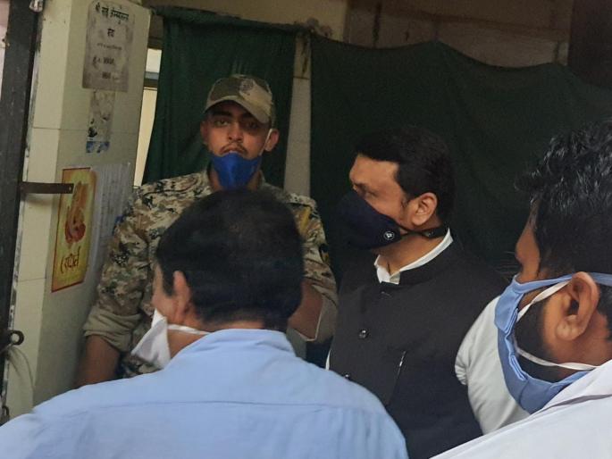 Government should be more serious about Corona: Fadnavis | कोरोनाबाबत शासनाने अधिक गंभीर व्हावे : फडणवीस Government should be more serious about Corona: Fadnavis | कोरोनाबाबत शासनाने अधिक गंभीर व्हावे : फडणवीस