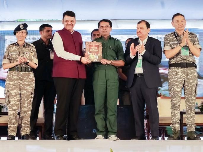 Now fight against urban Naxalism: Chief Minister Fadnavis | आता शहरी नक्षलवादाविरुद्ध लढा : मुख्यमंत्री फडणवीस Now fight against urban Naxalism: Chief Minister Fadnavis | आता शहरी नक्षलवादाविरुद्ध लढा : मुख्यमंत्री फडणवीस
