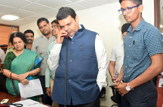 Mumbai Rain Update: Chief Minister's Visit to Disaster Management Department; Take a look at the situation in Mumbai | Mumbai Rain Update: मुख्यमंत्र्यांची पालिकेच्या आपत्कालीन विभागाला भेट; मुंबईतील परिस्थितीचा घेतला आढावा