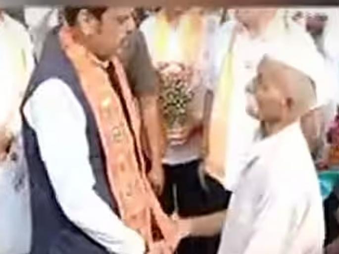 Avoided by the CM Shinde in Kolhapur! Sambhaji Bhide met the Deputy CM Devendra Fadanvis; Whispers in Sangli... | मुख्यमंत्र्यांनी टाळलेली! संभाजी भिडेंनी उपमुख्यमंत्र्यांची भेट घेतलीच; सांगलीत कुजबुज... Avoided by the CM Shinde in Kolhapur! Sambhaji Bhide met the Deputy CM Devendra Fadanvis; Whispers in Sangli... | मुख्यमंत्र्यांनी टाळलेली! संभाजी भिडेंनी उपमुख्यमंत्र्यांची भेट घेतलीच; सांगलीत कुजबुज...