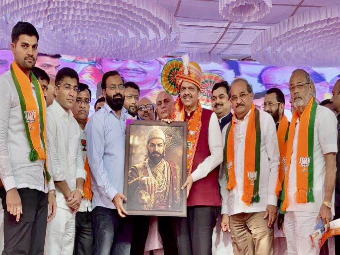 Ahilyanagar to be developed on the lines of Maheshwar CM Devendra Fadnavis announcement | माहेश्वरच्या धर्तीवर अहिल्यानगरचा विकास; महापौर निवडीनंतर महिनाभरात ४९२ कोटींची सुधारित पाणी योजना मंजूर करणार Ahilyanagar to be developed on the lines of Maheshwar CM Devendra Fadnavis announcement | माहेश्वरच्या धर्तीवर अहिल्यानगरचा विकास; महापौर निवडीनंतर महिनाभरात ४९२ कोटींची सुधारित पाणी योजना मंजूर करणार