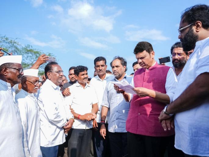 cm devendra fadnavis visited the areas affected by heavy rain at aurad shahajani nilanga latur interacted with farmers and assessed the damage caused | “शेतकऱ्यांना सर्व प्रकारची मदत, ड्रोनने केलेले पंचनामे मान्य करणार”; CM फडणवीसांची ग्वाही