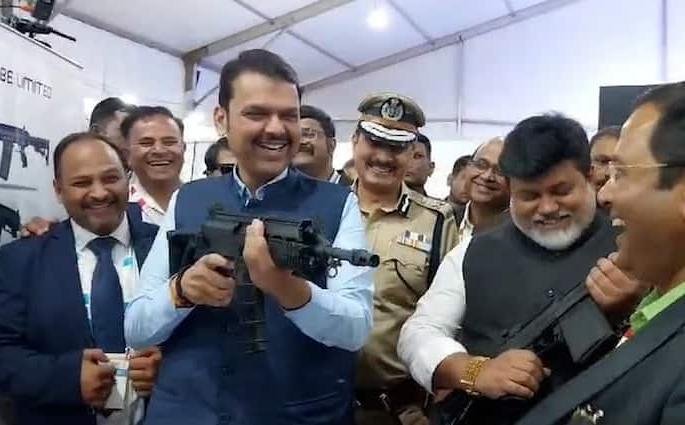 maharashtra pioneer in defence material manufacturing said devendra fadnavis | संरक्षण सामग्री निर्मितीत महाराष्ट्र अग्रणी : देवेंद्र फडणवीस maharashtra pioneer in defence material manufacturing said devendra fadnavis | संरक्षण सामग्री निर्मितीत महाराष्ट्र अग्रणी : देवेंद्र फडणवीस