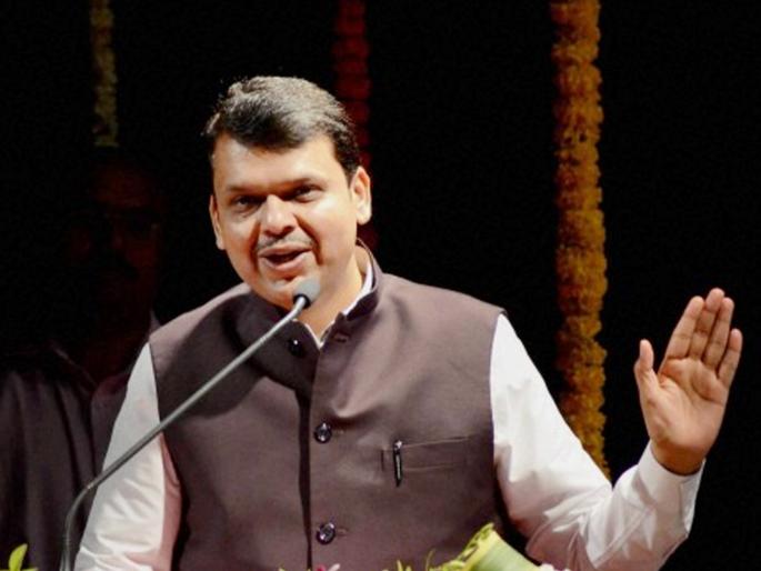 Lok Sabha Election 2019: CM Devendra Fadnavis taunts Sharad Pawar over his withdrawal from Madha Constituency | वाऱ्याची दिशा ओळखूनच पवारांची माघार; मुख्यमंत्र्यांनी घेतली फिरकी