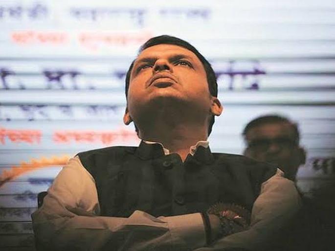 Four bureaucrats who attended devendra Fadnavis swearing ceremony worried about the future | फडणवीसांसाठी धावून आलेल्या चार अधिकाऱ्यांना सतावतेय भविष्याची चिंता Four bureaucrats who attended devendra Fadnavis swearing ceremony worried about the future | फडणवीसांसाठी धावून आलेल्या चार अधिकाऱ्यांना सतावतेय भविष्याची चिंता