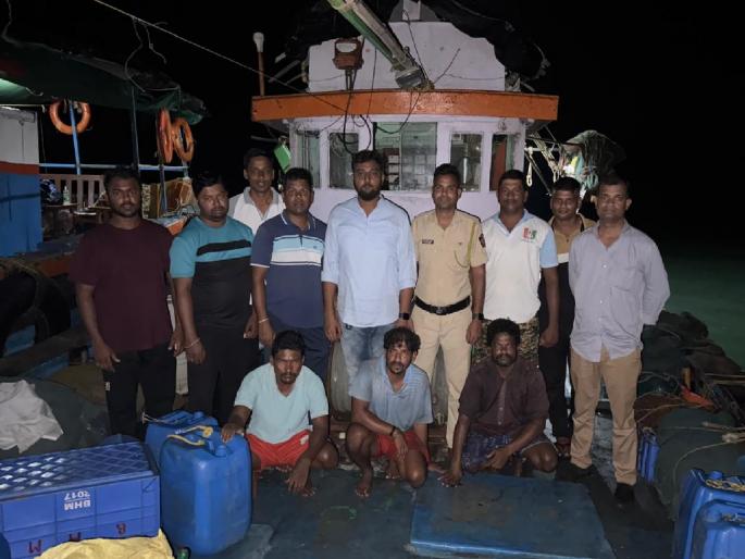 Fishing boat with LED lights seized off Girye beach, Fisheries Department takes action | Sindhudurg: गिर्ये समुद्रकिनारी एलईडी'ने मासेमारी करणारी नौका जप्त, मत्स्यव्यवसाय विभागाची कारवाई Fishing boat with LED lights seized off Girye beach, Fisheries Department takes action | Sindhudurg: गिर्ये समुद्रकिनारी एलईडी'ने मासेमारी करणारी नौका जप्त, मत्स्यव्यवसाय विभागाची कारवाई