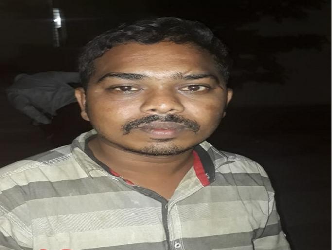 Attempts to commit suicide by cutting the throat of a bike thief in police custody at Hingoli | बाईक चोराचा पोलिस कोठडीत गळा चिरून आत्महत्येचा प्रयत्न Attempts to commit suicide by cutting the throat of a bike thief in police custody at Hingoli | बाईक चोराचा पोलिस कोठडीत गळा चिरून आत्महत्येचा प्रयत्न