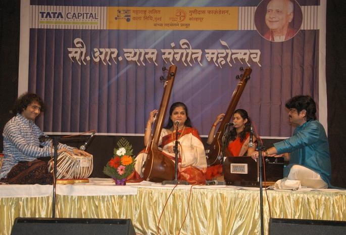 Kolhapur c. R. Vyas Music Festival, Devaki Pandit, Four Moon | कोल्हापुरात सी. आर. व्यास संगीत महोत्सव, देवकी पंडित यांच्या स्वरांनी चार चाँद