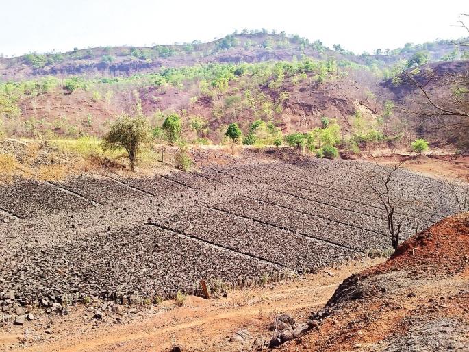 Even after spending four crores, the dam has leakage | चार कोटी खर्चूनही धरणाला गळती Even after spending four crores, the dam has leakage | चार कोटी खर्चूनही धरणाला गळती