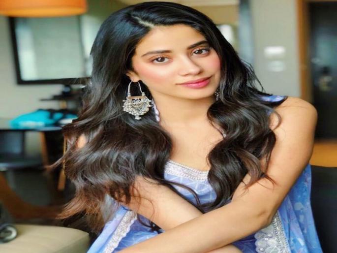 We can also do Janhvi Kapoor's favorite Dewey makeup. How is it | जान्हवी कपूरचा आवडता ड्यूवी मेकअप नक्की असतो कसा ? हे वाचा, आणि करुन पहा..