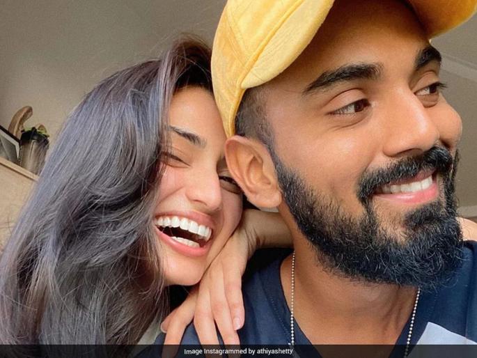 KL Rahul is deeply in love with me! Bollywood actress Athiya Shetty confesses hrb | के एल राहुल माझ्या प्रेमात आकंठ बुडालाय! 'या' बॉलिवूड अभिनेत्रीने दिली कबुली