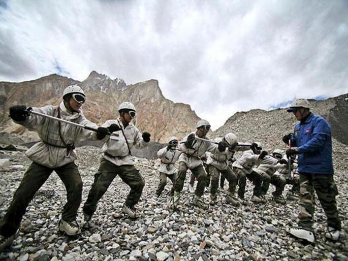 India China Face Off: Chinese soldiers cant face India's most dangerous mountain warriors | India China Face Off: चीनी सैनिकांची खैर नाही! भारताचे सर्वात खतरनाक पहाडी योद्धे तैनात India China Face Off: Chinese soldiers cant face India's most dangerous mountain warriors | India China Face Off: चीनी सैनिकांची खैर नाही! भारताचे सर्वात खतरनाक पहाडी योद्धे तैनात