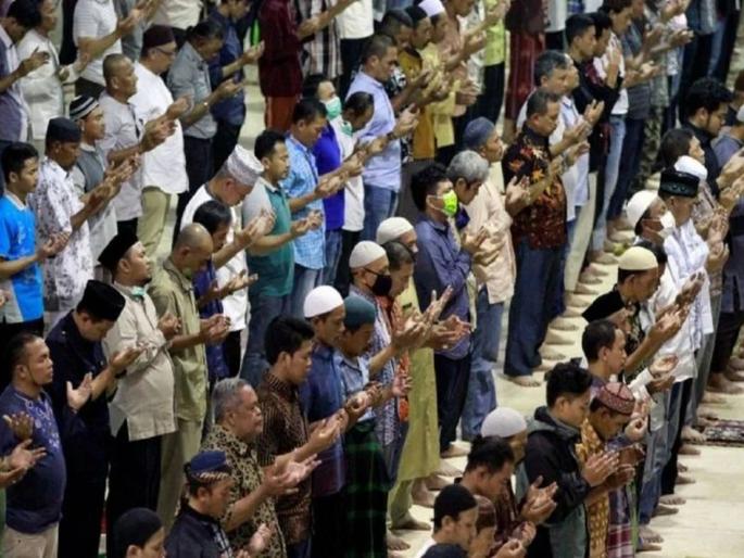 Ramadan: Muslims In Indonesia And Pakistan Didn't Follow Lockdown Norms hrb | रमजान : पाकिस्तानमध्ये लॉकडाऊनचा फज्जा उडाला; मशीदींमध्ये नमाज पठणासाठी गर्दी Ramadan: Muslims In Indonesia And Pakistan Didn't Follow Lockdown Norms hrb | रमजान : पाकिस्तानमध्ये लॉकडाऊनचा फज्जा उडाला; मशीदींमध्ये नमाज पठणासाठी गर्दी