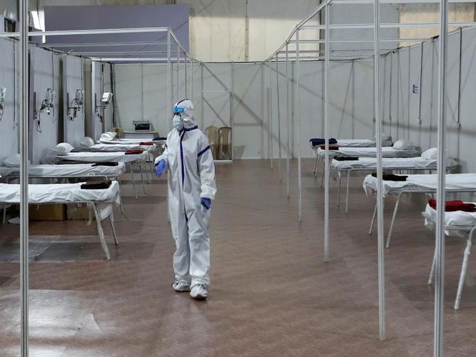 Movement with corona positive nurse at KEM Hospital | केईएम रुग्णालयातील कोरोना पॉझिटिव्ह परिचारिकेसह आंदोलन Movement with corona positive nurse at KEM Hospital | केईएम रुग्णालयातील कोरोना पॉझिटिव्ह परिचारिकेसह आंदोलन